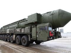 Russian Topol-M ballistic missile. Russia and China have the capability to fit ballistic missiles with maneuverable reentry vehicle warheads capable of shifting course in flight. Photo by Vitaly V. Kuzmin, via Wikicommons.