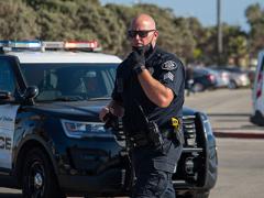 A prototypical radio developed by NIST researchers helps fill a gap for first responders between push-to-talk radios and cellphones. Credit: Glenn Highcove/Shutterstock