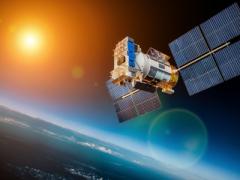 The Army’s Integrated Tactical Network will leverage emerging mid-earth-orbit satellite communications, among other advanced technologies. Shutterstock/Andrey Armyagov/NASA