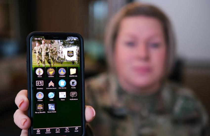 The New Oregon Army Guard Mobile App presents another use case for soldiers, as defense apps populate soldier’s cellphones. Credit: Maj. W. Chris Clyne, U.S. Army Oregon National Guard