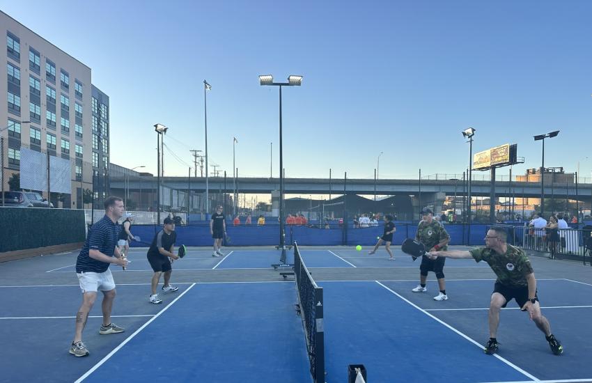 The DInking Duo (l) and Team VIP (r) battle it out in the championship game.