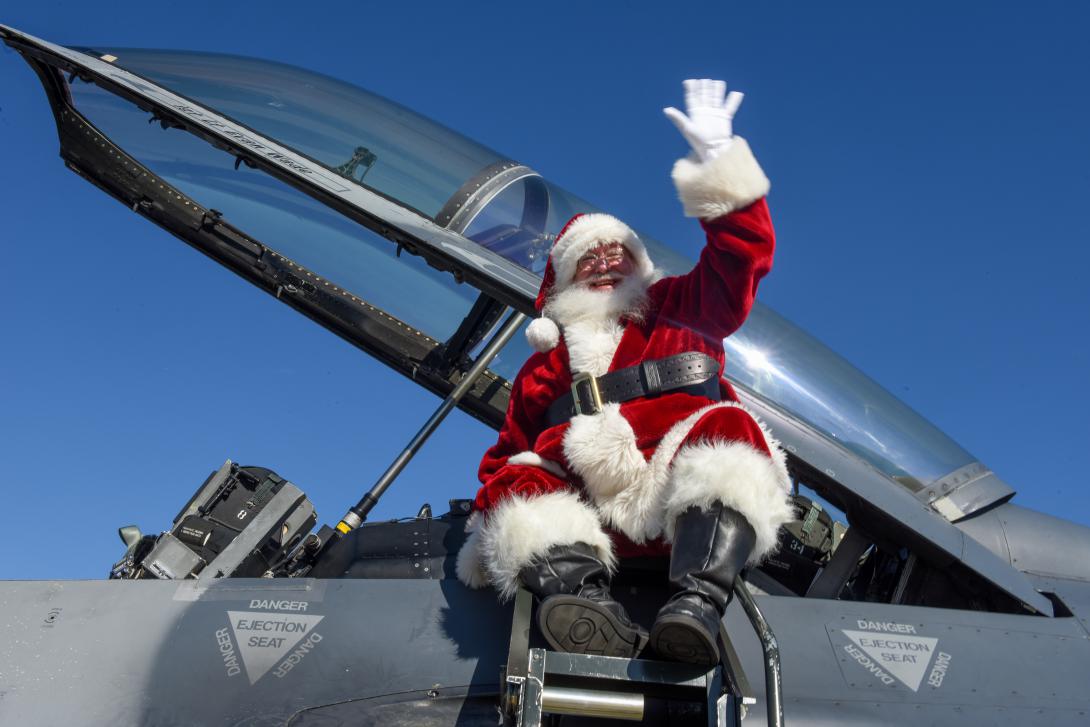 U.S. Airmen and their families welcome Santa as he arrives in a 169th Fighter Wing F-16 Fighting Falcon fighter jet, at McEntire Joint National Guard Base, S.C. Dec. 7, 2019. Swamp Fox children talked to Santa, played games, decorated cookies and made reindeer bells. (U.S. Air National Guard photo by Staff Sgt. Megan Floyd, 169th Fighter Wing Public Affairs)