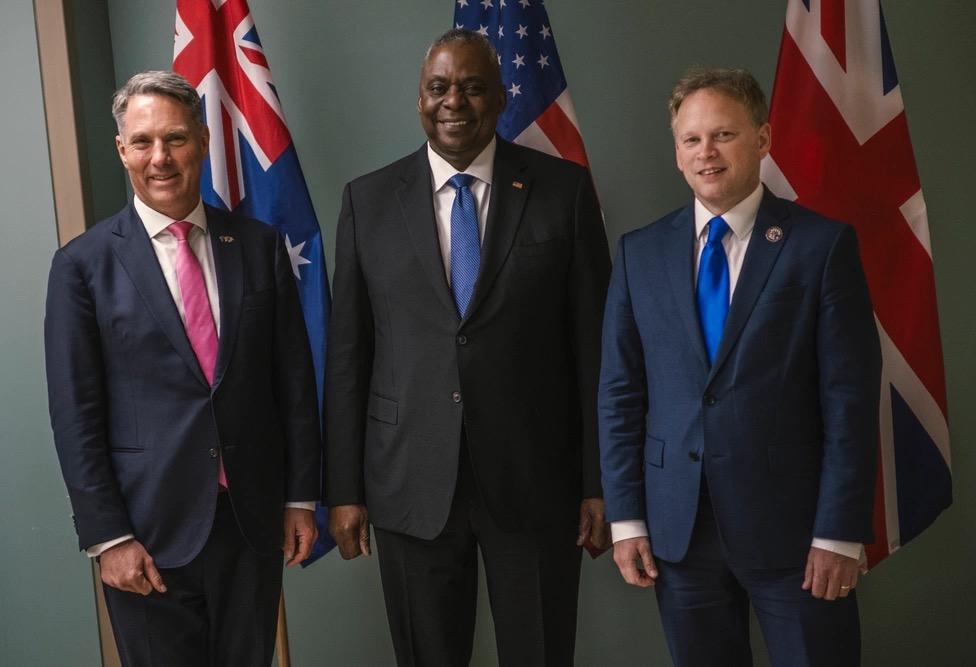 Secretary of Defense Lloyd Austin (c) hosts Richard Marles (l) MP, deputy prime minister and minister of defence, Australia, and the Right Honourable Grant Shapps, secretary of state for defence, United Kingdom at Moffett Field, California, in December 2023. The three leaders met to discuss the Australia-United Kingdom-United States Security Partnership (AUKUS) on the campus of the Defense Innovation Unit. DoD photo by Chad J. McNeeley