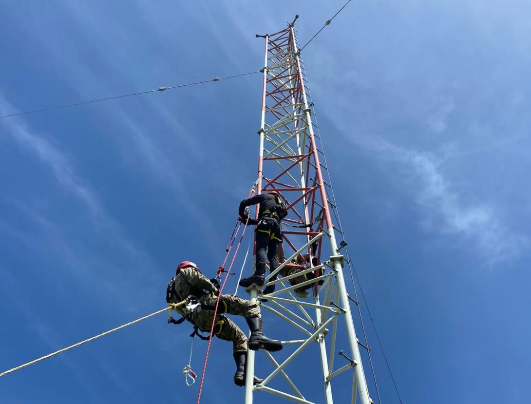 U.S. Air Force airmen assigned to the 1st Communications Maintenance Squadron, Kapaun Air Station, Germany, conduct preventative maintenance and antenna tower climb training at Lajes Field, Azores, Portugal, on April 4, 2022. The squadron is evolving into a true engineering and installation squadron. Credit: U.S. Air Force photo by Senior Airman John Wright 86th Airlift Wing/Public Affairs.