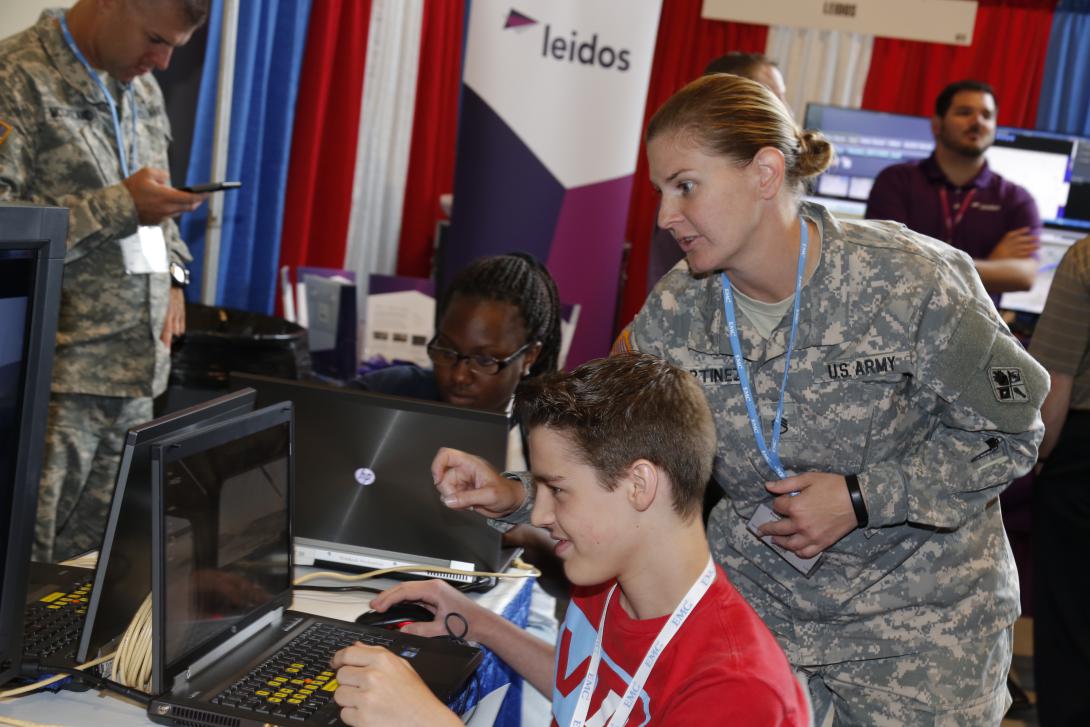 Students and military personnel experiment with technologies at the 3rd Annual TechNet Augusta conference in Georgia. Photo by Mike Carpenter