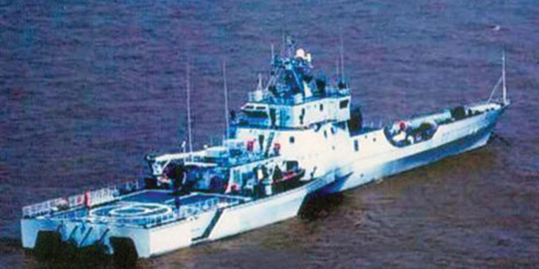 A new Chinese littoral combat ship, or C-LCS, bears a striking resemblance to the U.S. Navy’s USS Independence, LCS-2, shown in the next photo. China has introduced new classes of catamarans and trimarans for coastal operations./ Photo courtesy www.sharkhunters.com