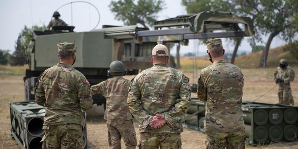 Gen. Daniel Hokanson (r), USA, chief, National Guard Bureau, speaks with soldiers from the 2nd Battalion, 300th Field Artillery Regiment, at Camp Guernsey Joint Training Center, Guernsey, Wyoming, in August 2021. Armed with a new chief data officer, Martin Akerman, the guard aims to unite its data from all of its components to better support its warfighters and decision-making. Credit: U.S. Army National Guard photo by Sgt. Kristina Kranz