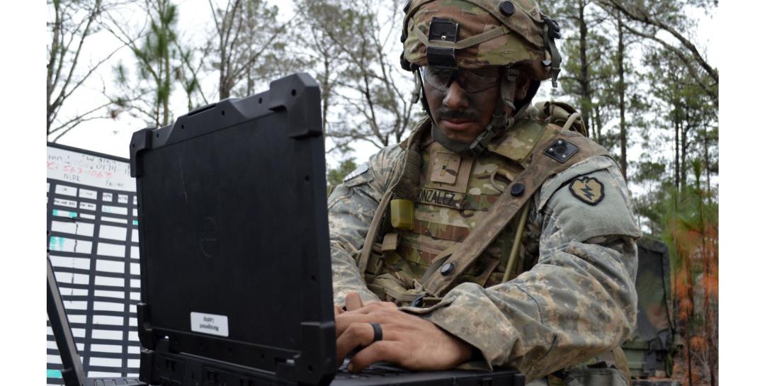 A U.S. Army soldier tests his battle systems in the field at Fort Polk, Louisiana. Credit: Army photo by Staff Sgt. Armando R. Limon, 3rd Brigade Combat Team, 25th Infantry Division
