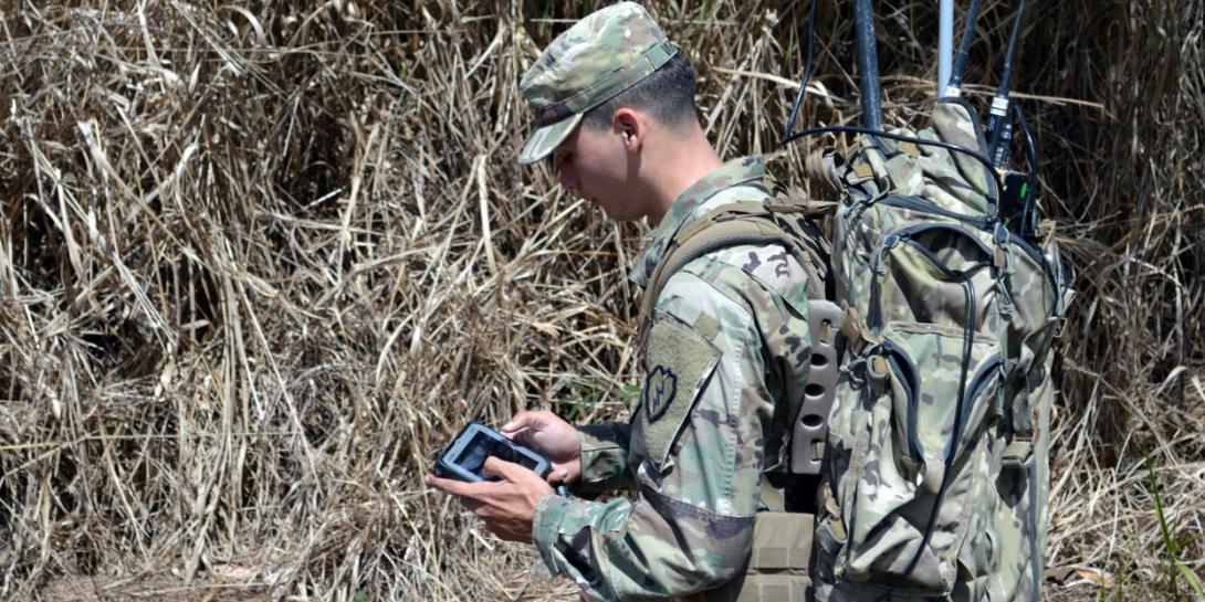 An electronic warfare specialist trains on the Versatile Radio Observation and Direction system at Schofield Barracks, Hawaii. Credit: Staff Sgt. Armando R. Limon, USA, 3rd Brigade Combat Team, 25th Infantry Division