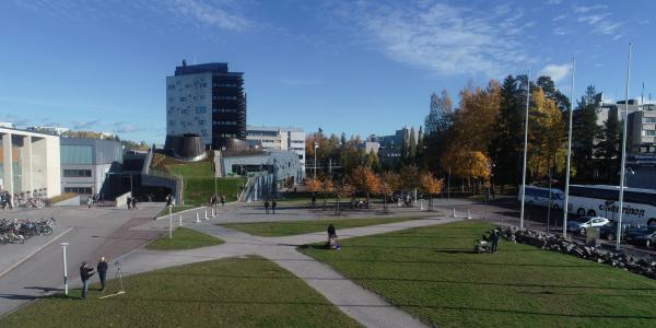 Three groups of researchers in Finland conduct outdoor experiments at Tampere University’s Hervanta campus to simultaneously jam a radio-controlled improvised explosive device while receiving tactical communication signals on the same frequency band. Tampere University
