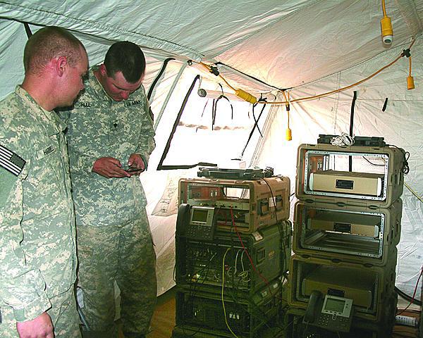 Soldiers from the 86th Expeditionary Signal Battalion evaluated the new command post 4G long-term evolution (LTE)/Wi-Fi system (network stacks) at the U.S. Army’s NIE 14.2. (U.S. Army photo by Amy Walker, PEO C3T)