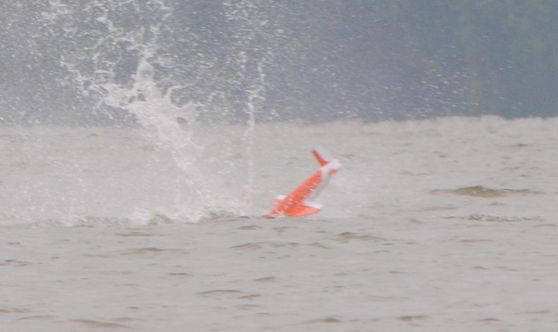 Test Sub 2, the first vehicle in the Flimmer experiment, splashes down into the Potomac River as part of its experimentation regimen.