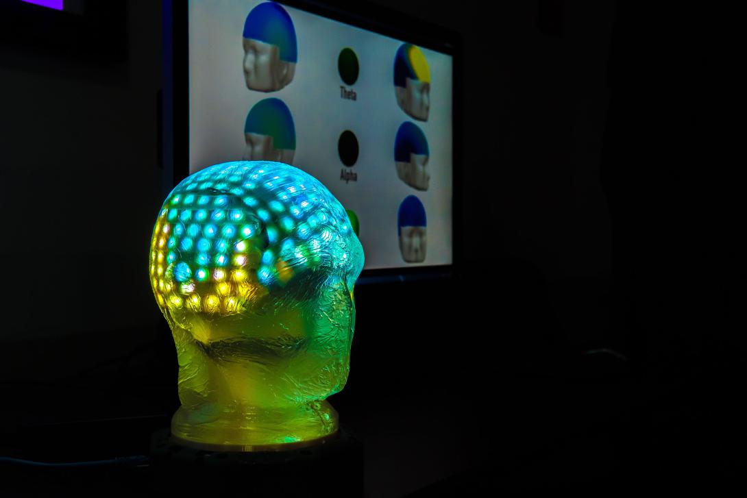  Ultimately, humans and AI will have to be able to understand one another. This ARL visualization tool indicates how well two people’s brains are synchronized during a real-world experiment. Scientists at the ARL are drawing on this research to overcome human-AI thought barriers. U.S. Army photography by David McNally