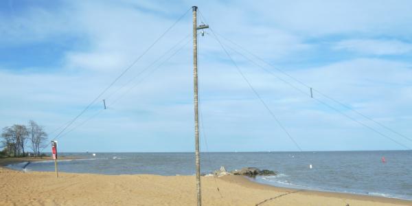 An omnidirectional broadband antenna and 5 meter Rolatube mast system weighs 11 pounds and can be set up and ready for transmit and receive in less than six minutes by one person.