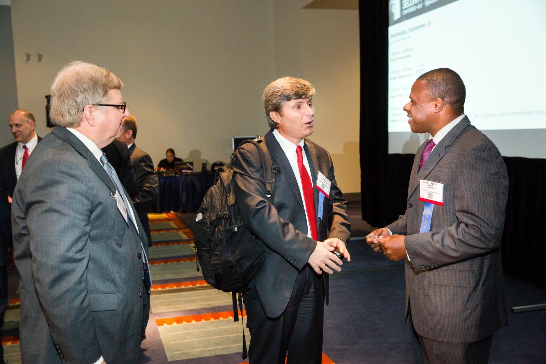  Andre Hentz, the U.S. Department of Homeland Security’s acting deputy undersecretary for science and technology (r), says he is always interested in technology solutions that can help.