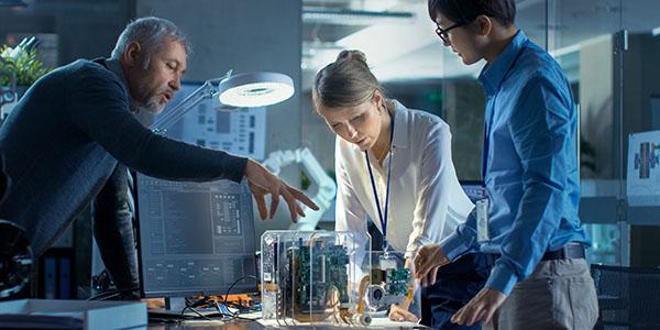 The intelligence community is stepping up its use of contract vehicles and partnerships with industry as part of its R&D cycles to bring in more innovative technologies. Credit: Shutterstock/Gorodenkoff