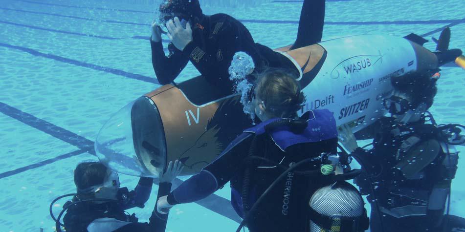 The WASUB team prepares for the Undersea Defence Technology 2015 competition.