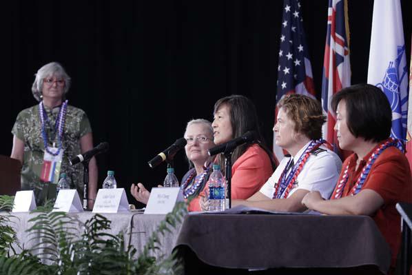 Panelists, led by moderator Linda Newton of the AFCEA Hawaii Educational Foundation, far l, discuss women in techology.